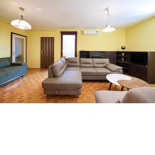 Three bedroom apartment Tesla Maraska