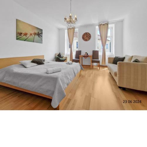 Three-Bedroom, Three King-Size Bed Retreat