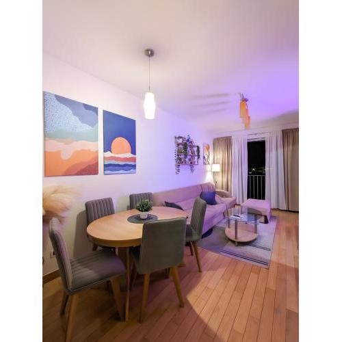 Three Lavenders Elegant Apartment