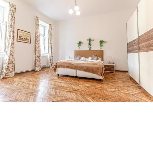Timeless Vienna: 2BR Apt in the Historic District