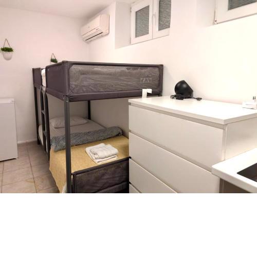 Tiny Condo w Ensuite Bathroom