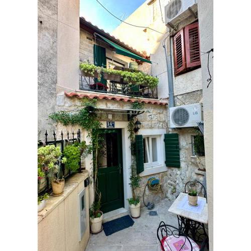 Tiny Dream - Old Town Rooms Split