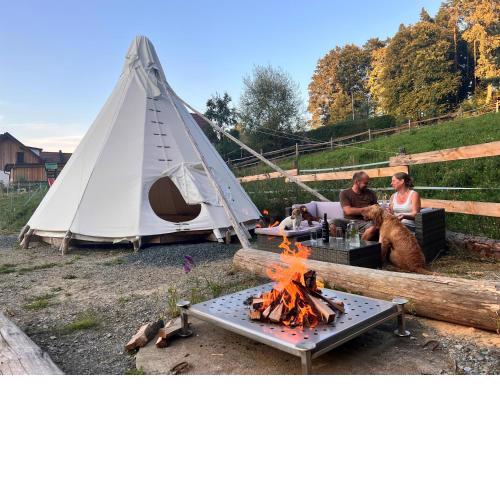 Tipi-Glamping am NaturGut Kunterbunt