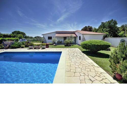 Tolle Ferienwohnung mit großem Pool, Klima, WLAN, BBQ