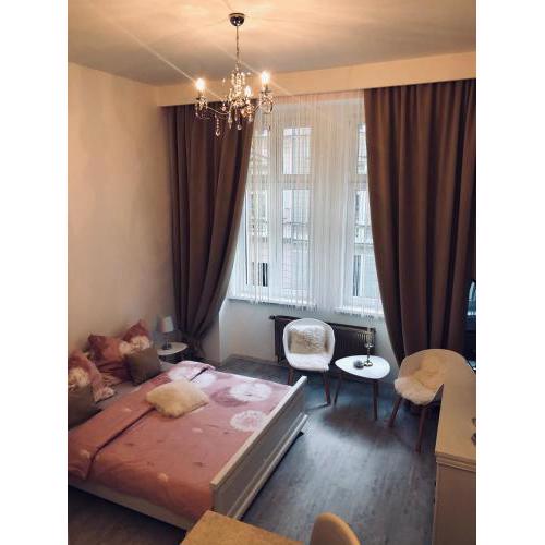 Tomas Apartments Gold