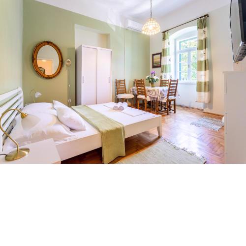 Traditional apartment Ksanta 3 min walk to the beach