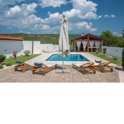 Traditional Comfort Casa Natura with 36m2 Pool