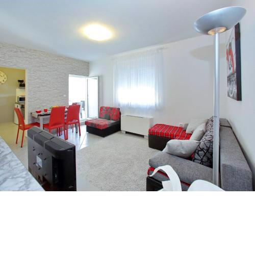 Tranquil Apartment in Bibinje with Garden