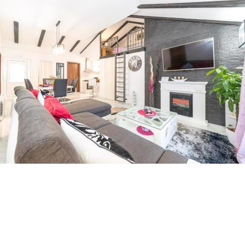 Tranquility and Nature in 4 Bedroom with Sea View