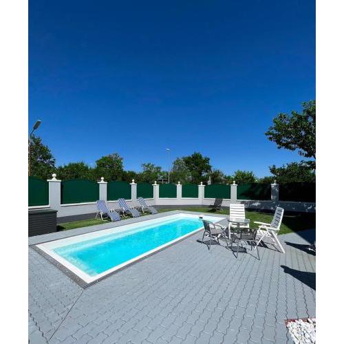 Traum Apartment mit Pool+Balkon