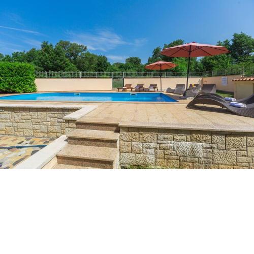 Traumhaftes Apartment nur 250 Meter zum Strand mit Meerblick, Pool, Grillbereich, Privatparkplatz