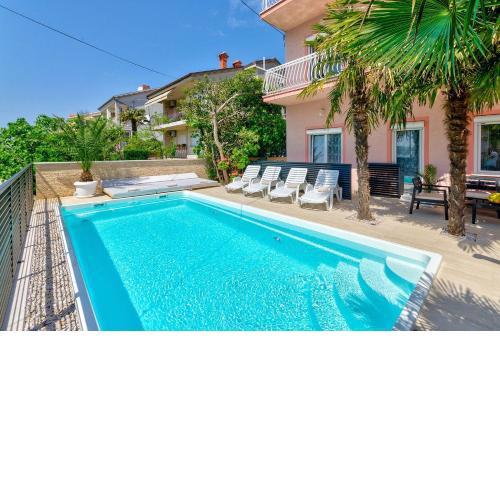 Traumhaftes Penthouse nur 400 Meter zum Strand mit beheizbarem Pool, Meerblick, Babybett, Grill