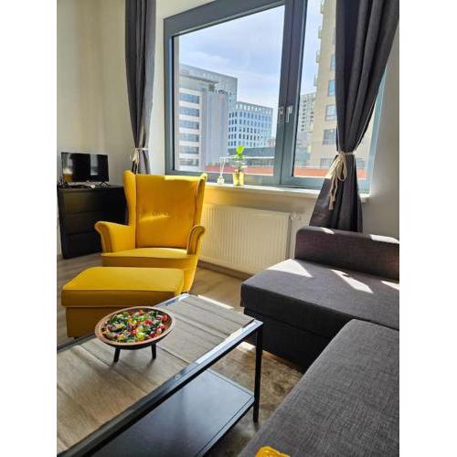 Trendy & Quiet Urban Oasis Flat