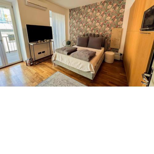Triangle City Center Apartment