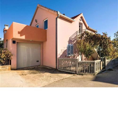 Trogir Comfortable Apartment with Terrace