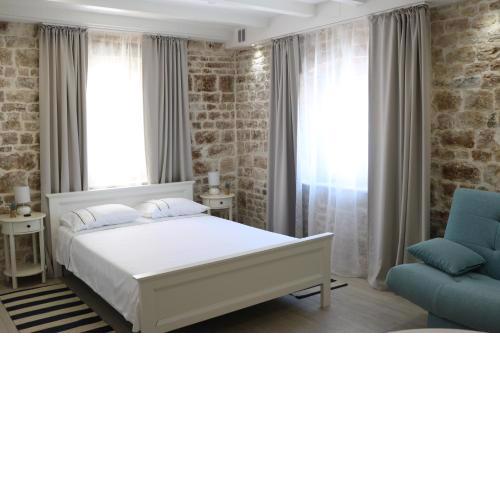 Trogir Square Apartment