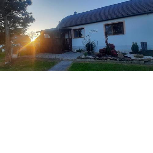 UBYTOVÁNÍ POD HORAMI