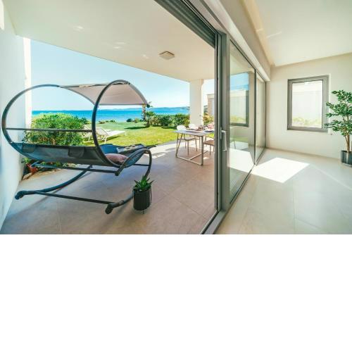 UNIQUE LUXURY DESIGNERS APARTMENT RIGHT NEXT TO THE BEACH