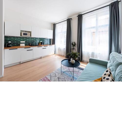 Unique Old Town 2BR Oasis with Sofa Bed