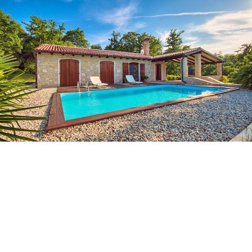 Unique villa Angelina with pool and tennis court near Rovinj, surrounded by greenery, high level of privacy