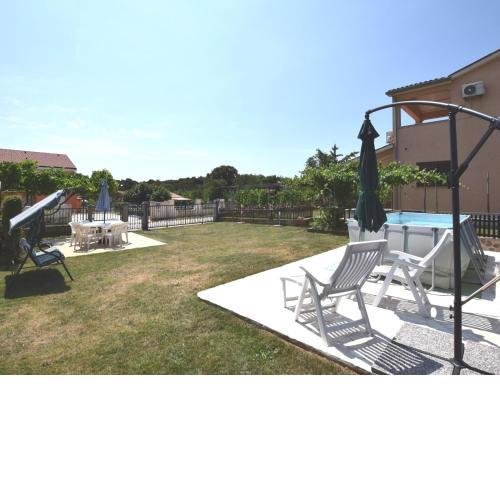 Upscale Apartment in Banjole with Pool