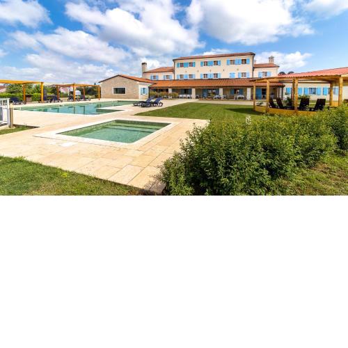 VELANERA Hotel & Restaurant