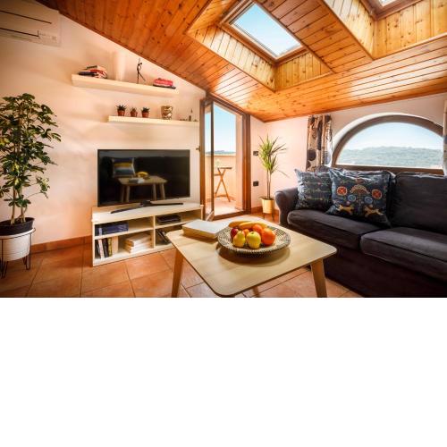 Veruda Porat Loft with Balcony