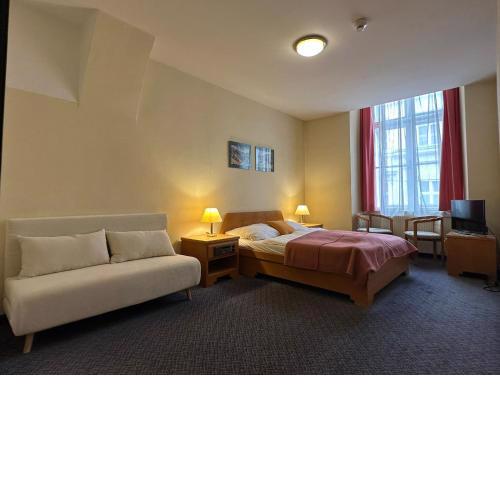 Very central apartments, 5 min to city center, no reception