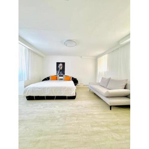 Very Spacious Apartment for up to 7P with Great Location