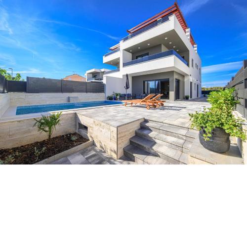 VILA MIRA