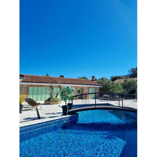 Vila s jacuzzijem i bazenom Mavrinac