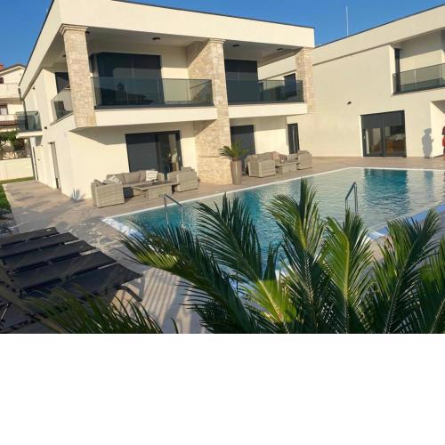 Vila Softic Azra
