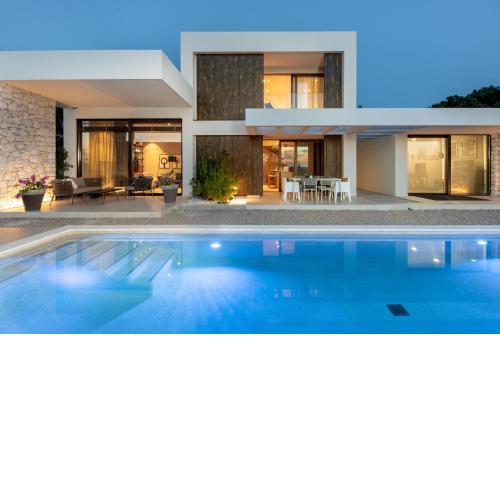 Villa Adoral