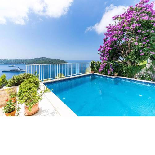 Villa Adrian - Six Bedroom Villa with Swimming pool and Sea View