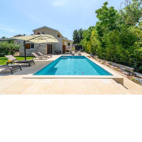 Villa Alloro Muntrilj with pool