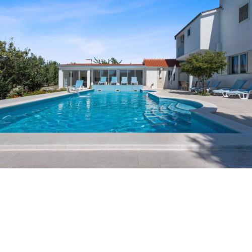 Villa Almas - Heated Pool, Sauna, Gym and Tennis Court
