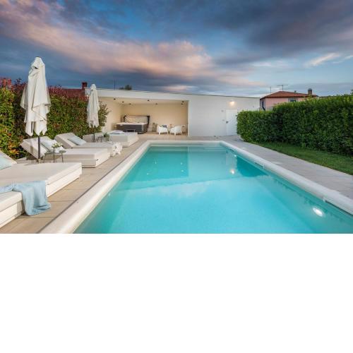 Villa Amia in Pula for 6 people with jacuzzi & kids playground - pet friendly