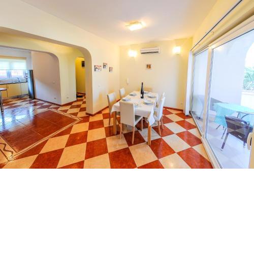 Villa Ana