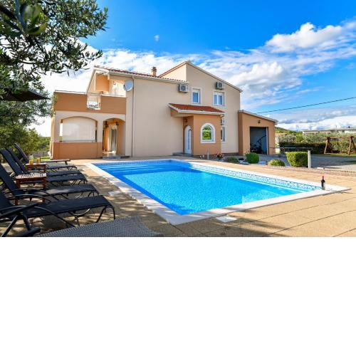 Villa Andrea with private heathed pool