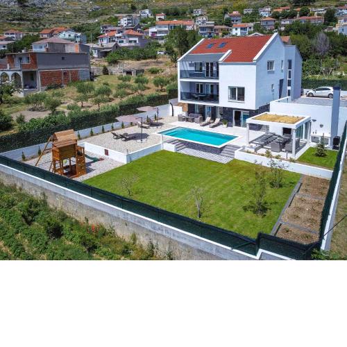 Villa Angelus with heated pool