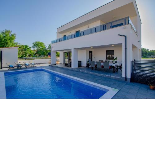 Villa Anna Barbariga, NEW 2022 luxurious villa with private pool!