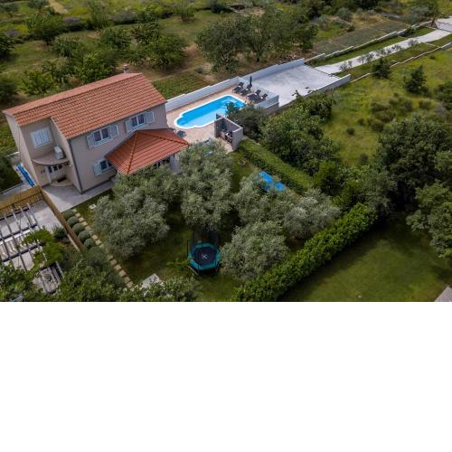 Villa Arbareto with heated swimming pool