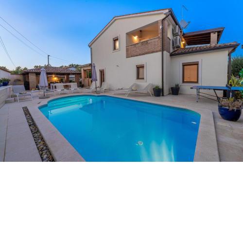 Villa Artist