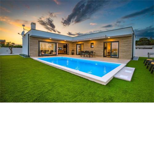 Villa Aura