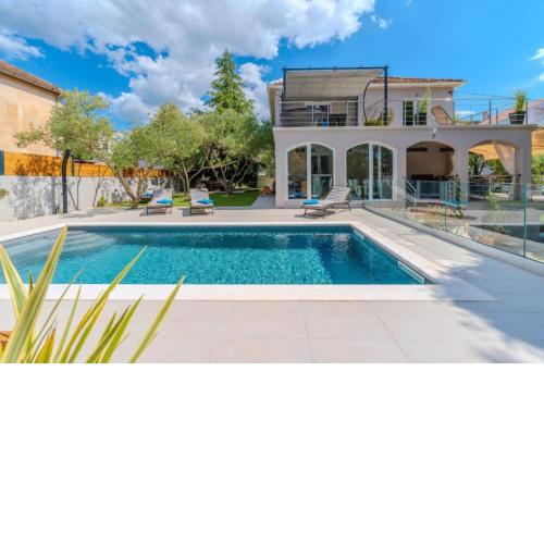 Villa B&D Zadar with heated pool