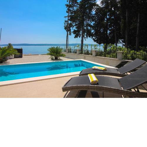 Villa Beachfront Sea Palace
