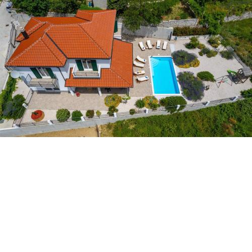 Villa Belina: 4 ensuite bedrooms, game room, heated pool, sauna & gym