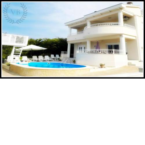 Villa Bella By The Sea - Heated Pool, Jacuzzi, Sauna