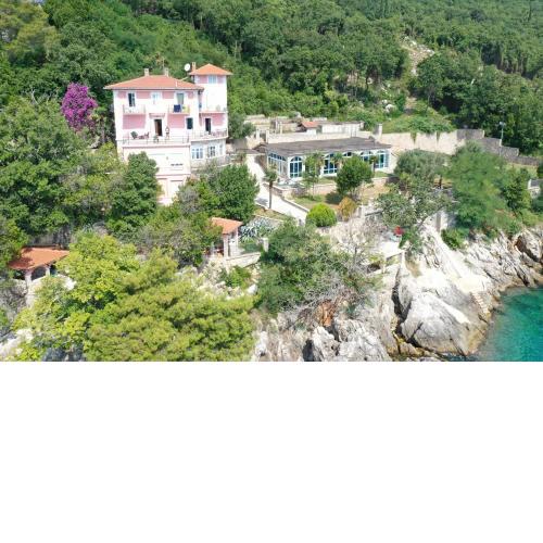 VILLA BISER