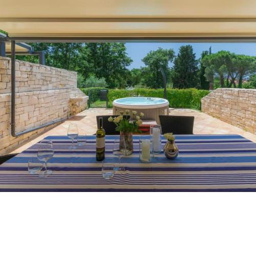 Villa Bobos place with Jacuzzi 46E